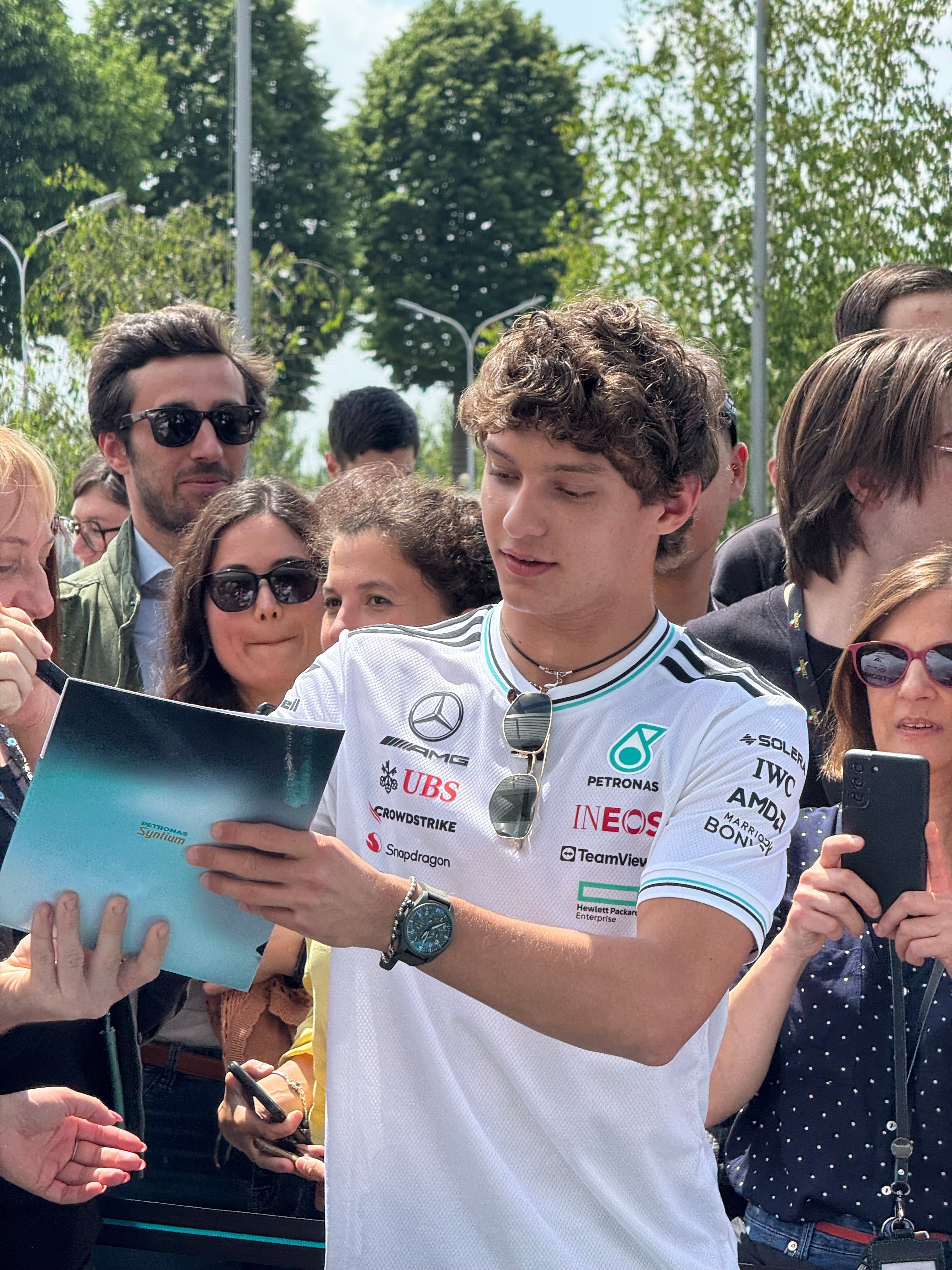 Kimi Antonelli e Petronas: una giornata tra Formula 1, tecnologia e pa