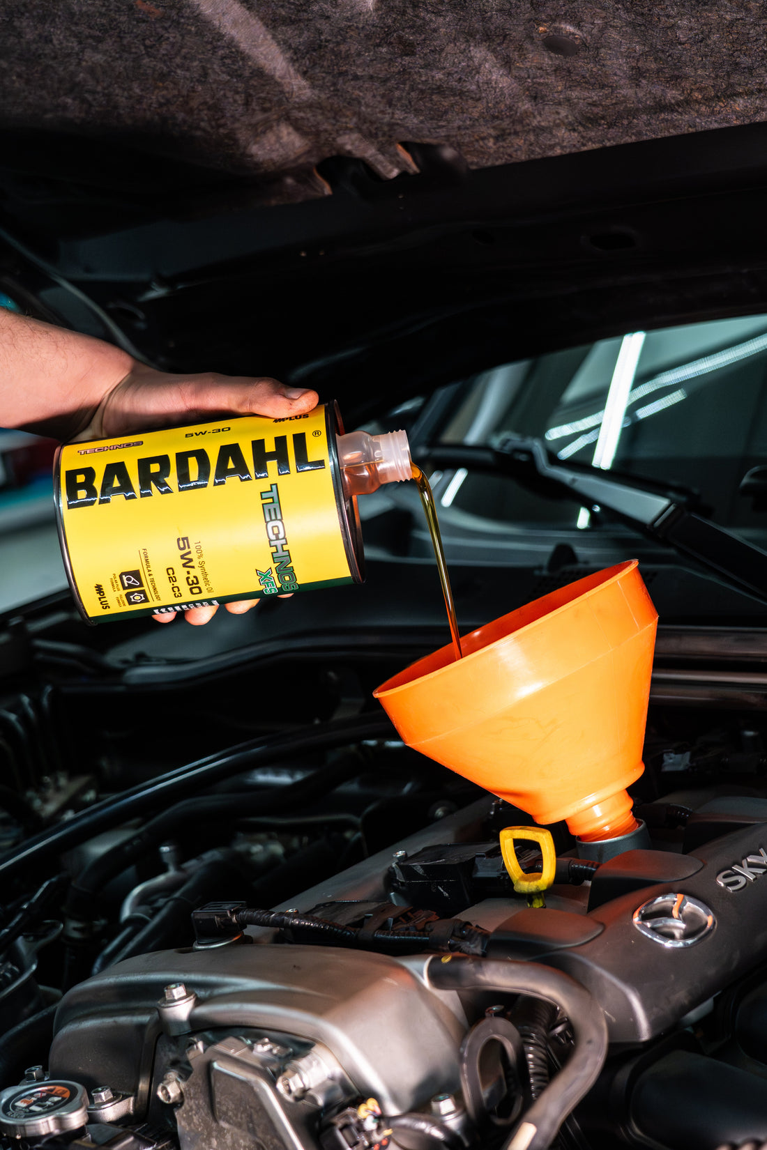 Ogni quanto cambiare l'olio motore: guida 2026 per benzina, diesel e ibride